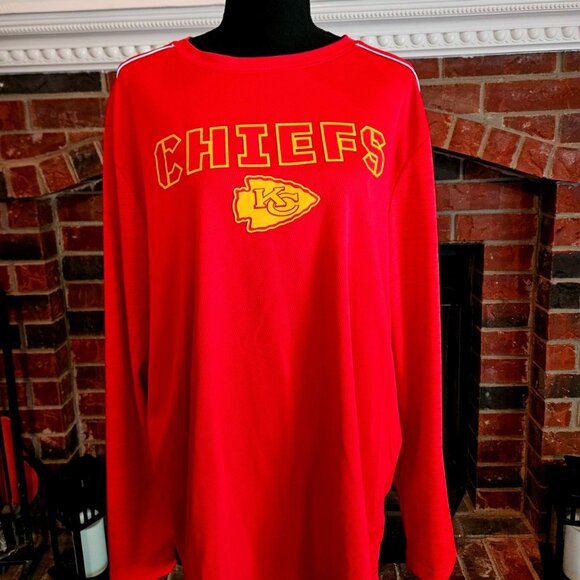 Long Sleeve Chiefs Shirt with Yellow Arrowhead. Official Cheifs Merch. Size XL. - Picture 1 of 3